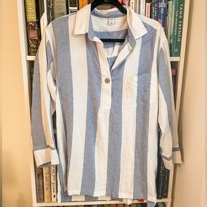 White and blue stripe linen blend blouse, size medium, Old Navy, tags on